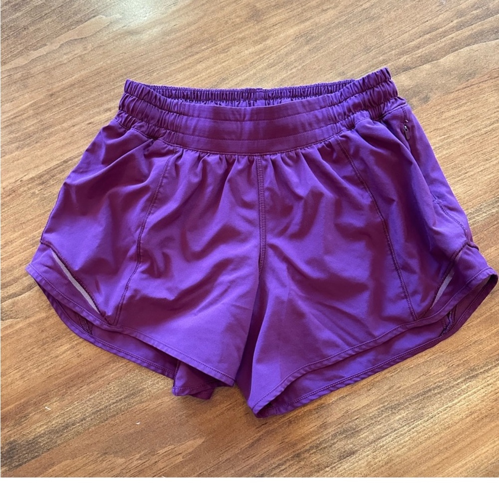 Lululemon hotty hot low rise lined shorts